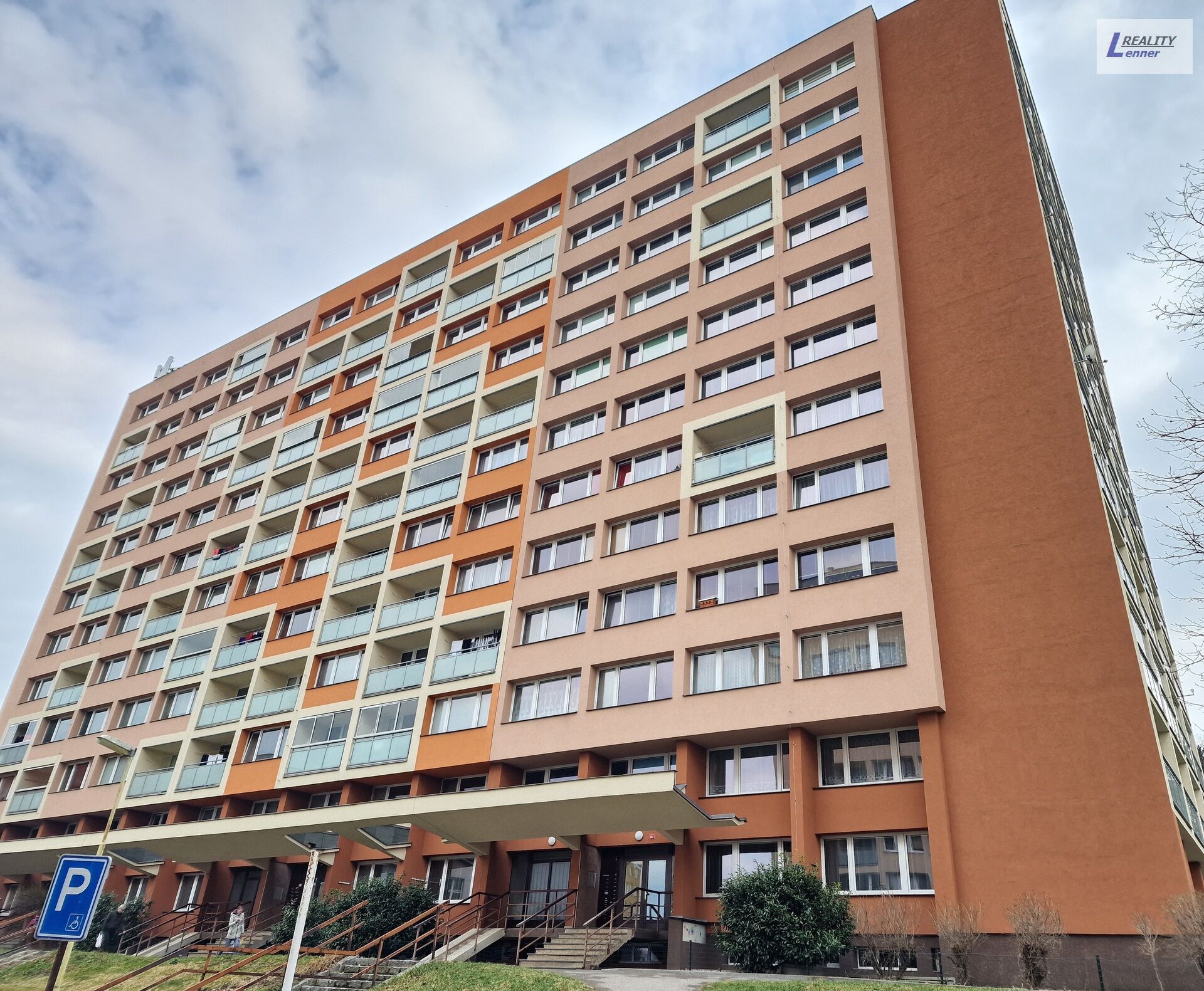 Byt 1+1/komora, 42 m2, OV, přízemí, výtahy, skelet