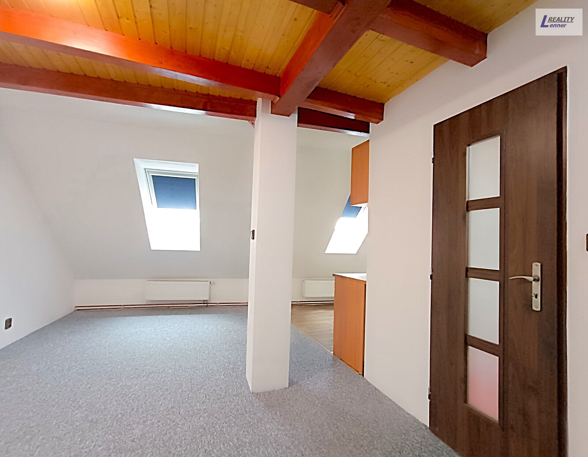 Pronájem bytu 1+KK, 30m2, cihla, 2. patro