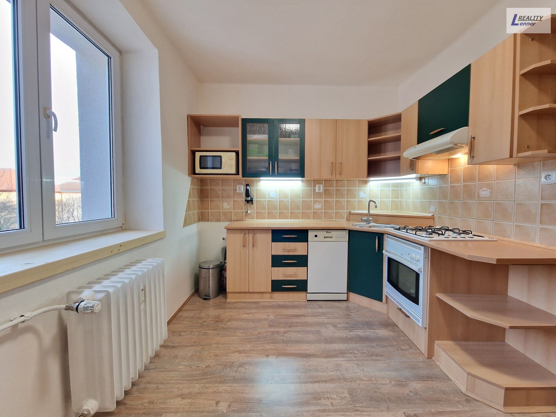 Pronájem bytu 2+1/ balkon, OV, 78,4 m2, cihla, 3.p