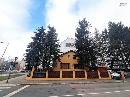 Pronájem - obchodní prostor