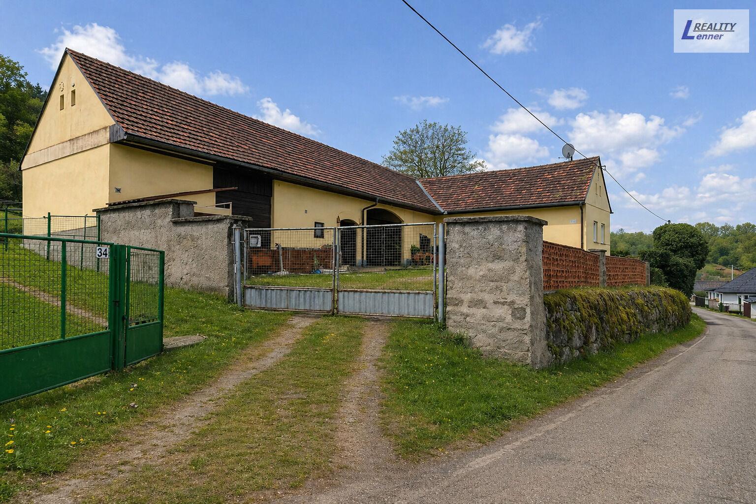 Zemědělská usedlost 2+kk (možnost půdní vestavby) / garáž, dílna, stodola – pozemek 2 176 m²
