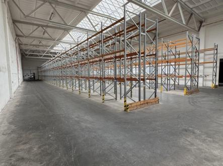 Pronájem - skladovací prostor, 158 m²