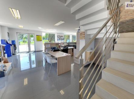 Pronájem - skladovací prostor, 158 m²