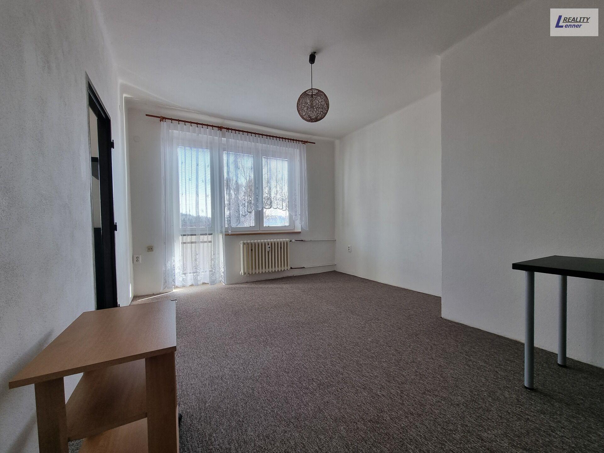 Pronájem 2+1/balkon, 48 m2, 4.patro, cihla
