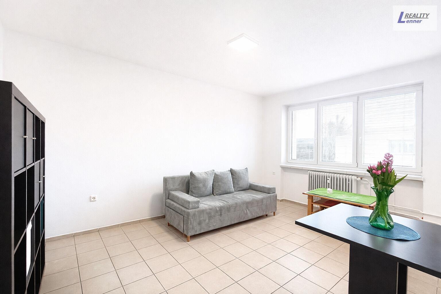 Pronájem bytu 1+KK, cihla, 33m2, 2. patro