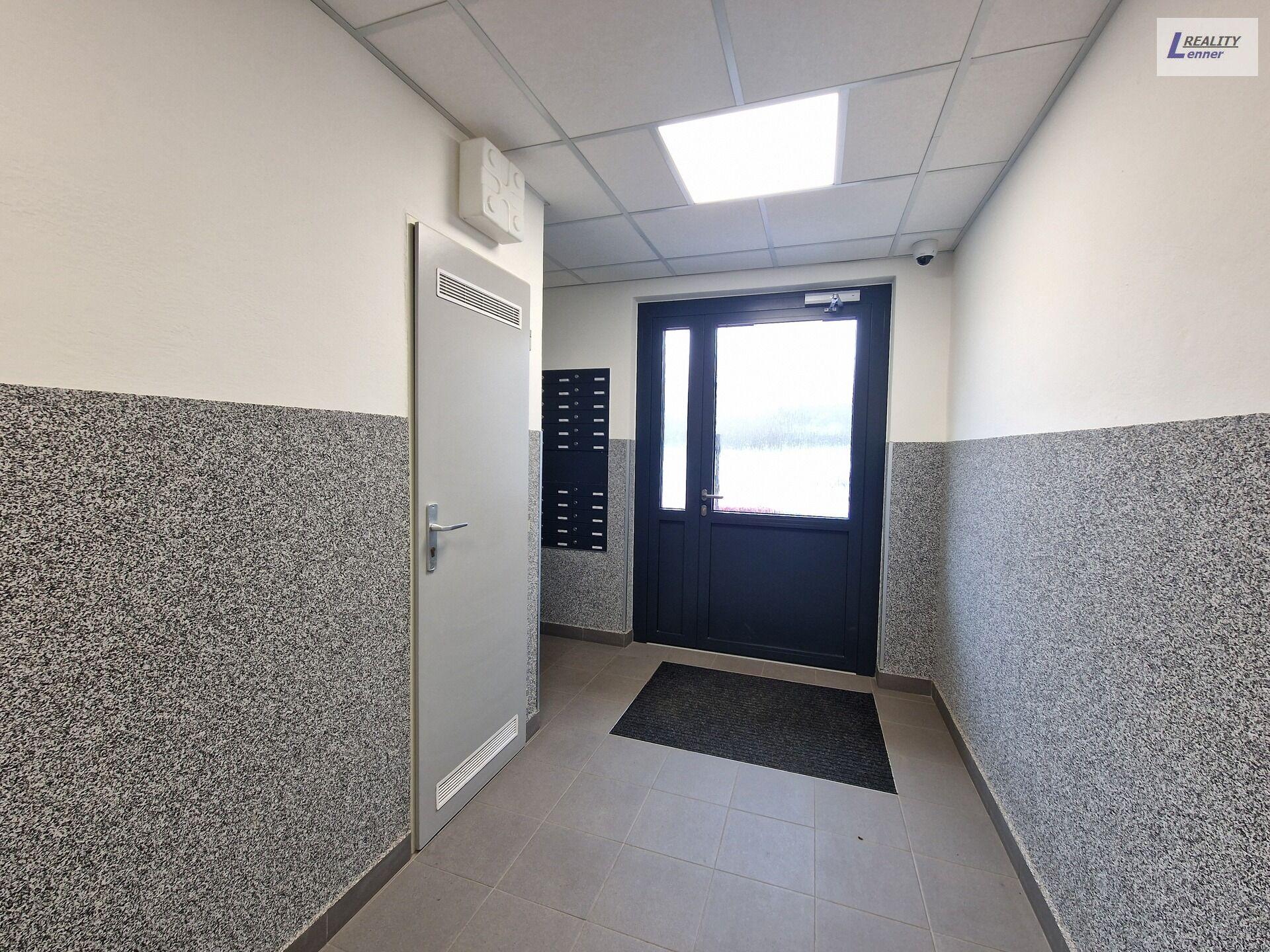 Byt 2+1/ lodžie, komora, sklep, OV, 79 m2, skelet, 3.p, výtahy