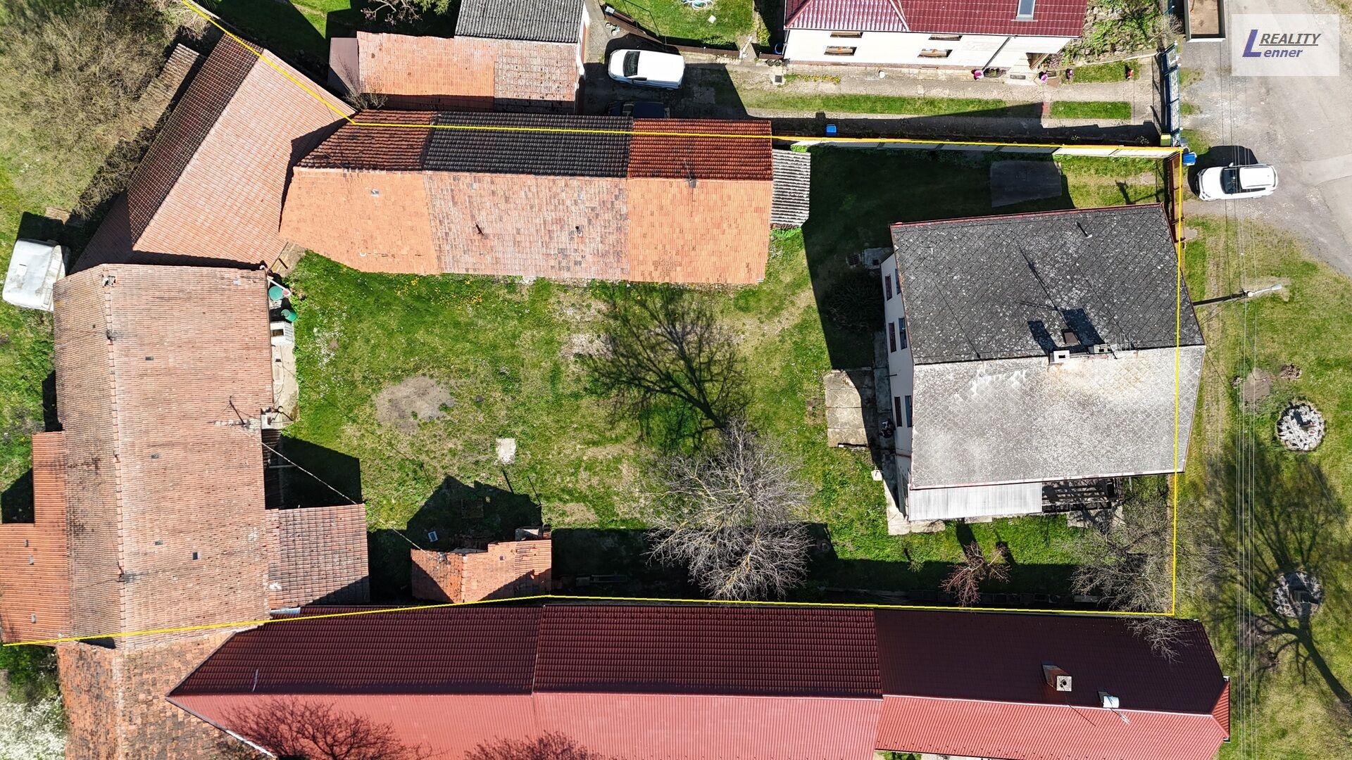 Dvougenerační RD  2x 3+ 1 (300 m2) vč. příslušenství, vše na pozemku 2.907 m2, Radouš u Hostomic.