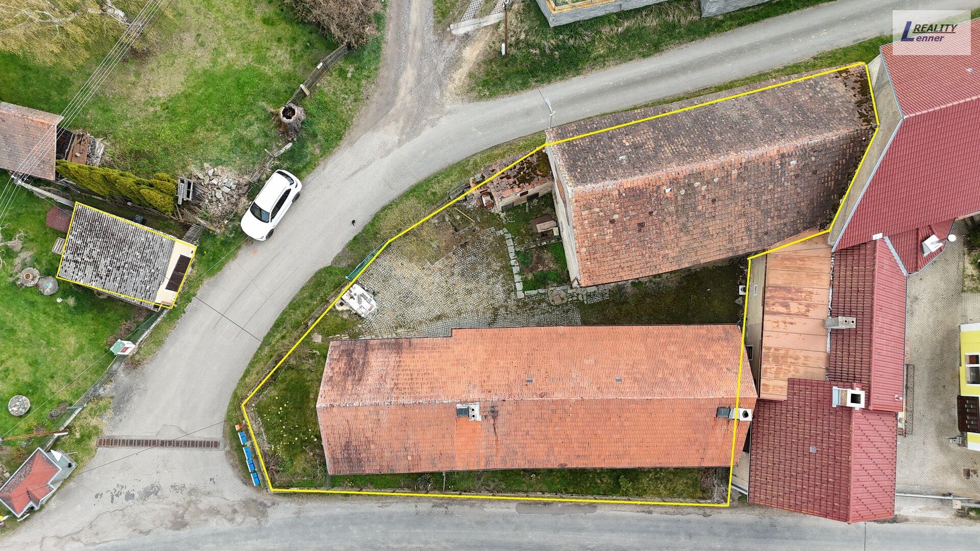 Prodej chalupy 3+1/ 90m2 na pozemku 661m2/ stodola, podkroví pro využití + garáž