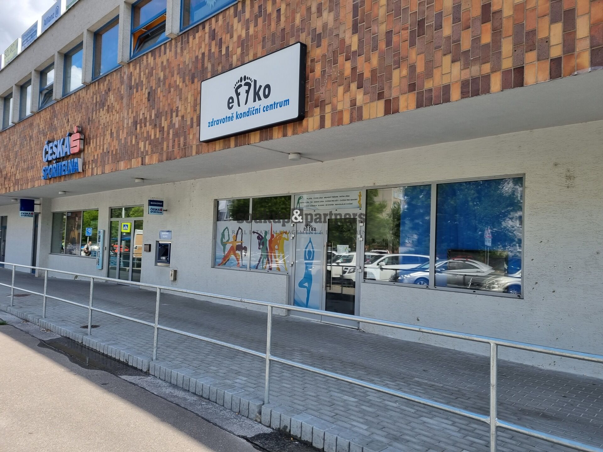 Obchodní prostor s výlohami a vstupem z ulice 160 m2 - OD Centrum, Praha 4 - Spořilov.