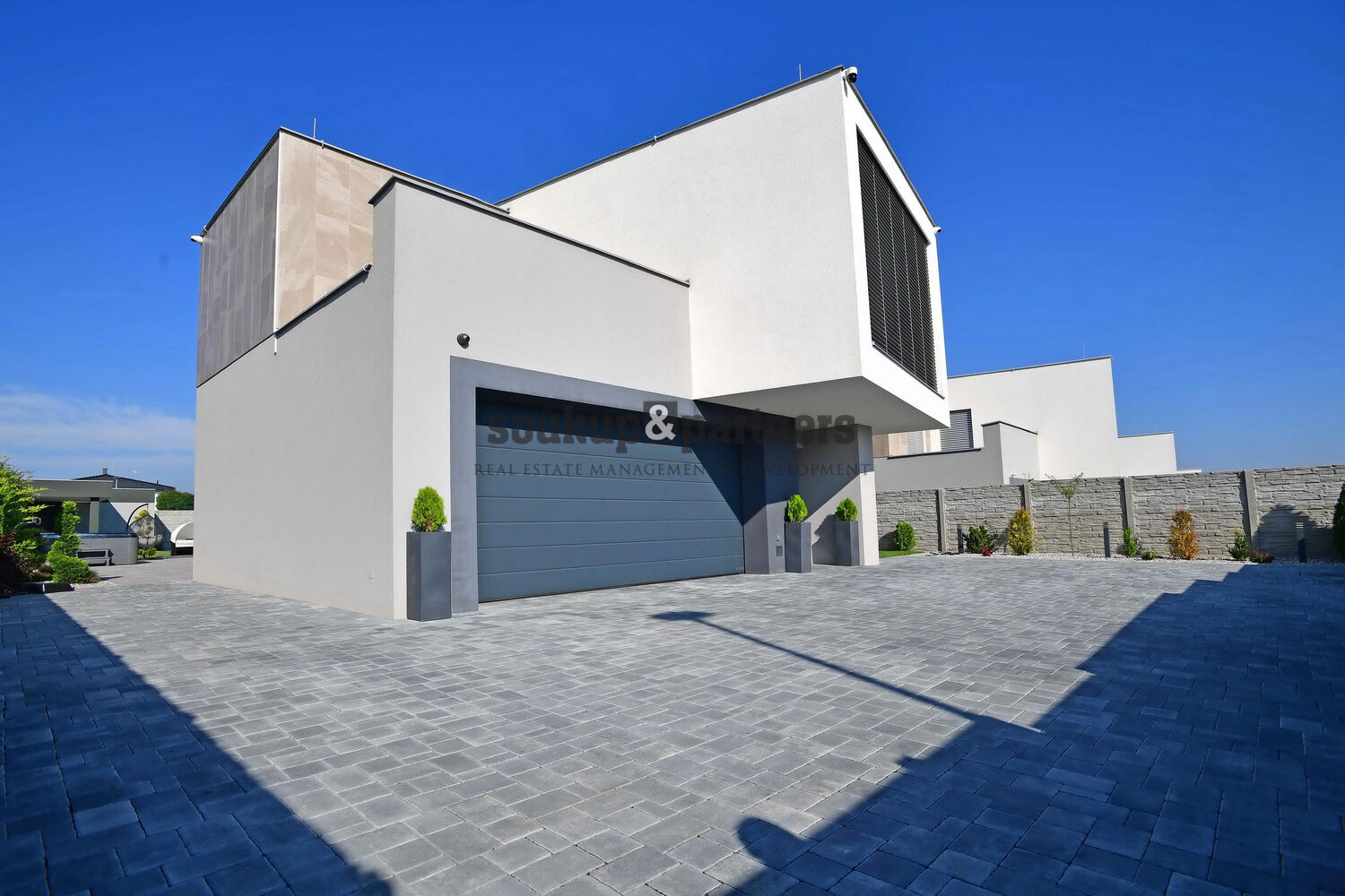 Novostavba 5+kk - 220 m2 - Tepelné čerpadlo, Garáž, Bazén, Vířivka, Vysoký Újezd, Praha - západ.