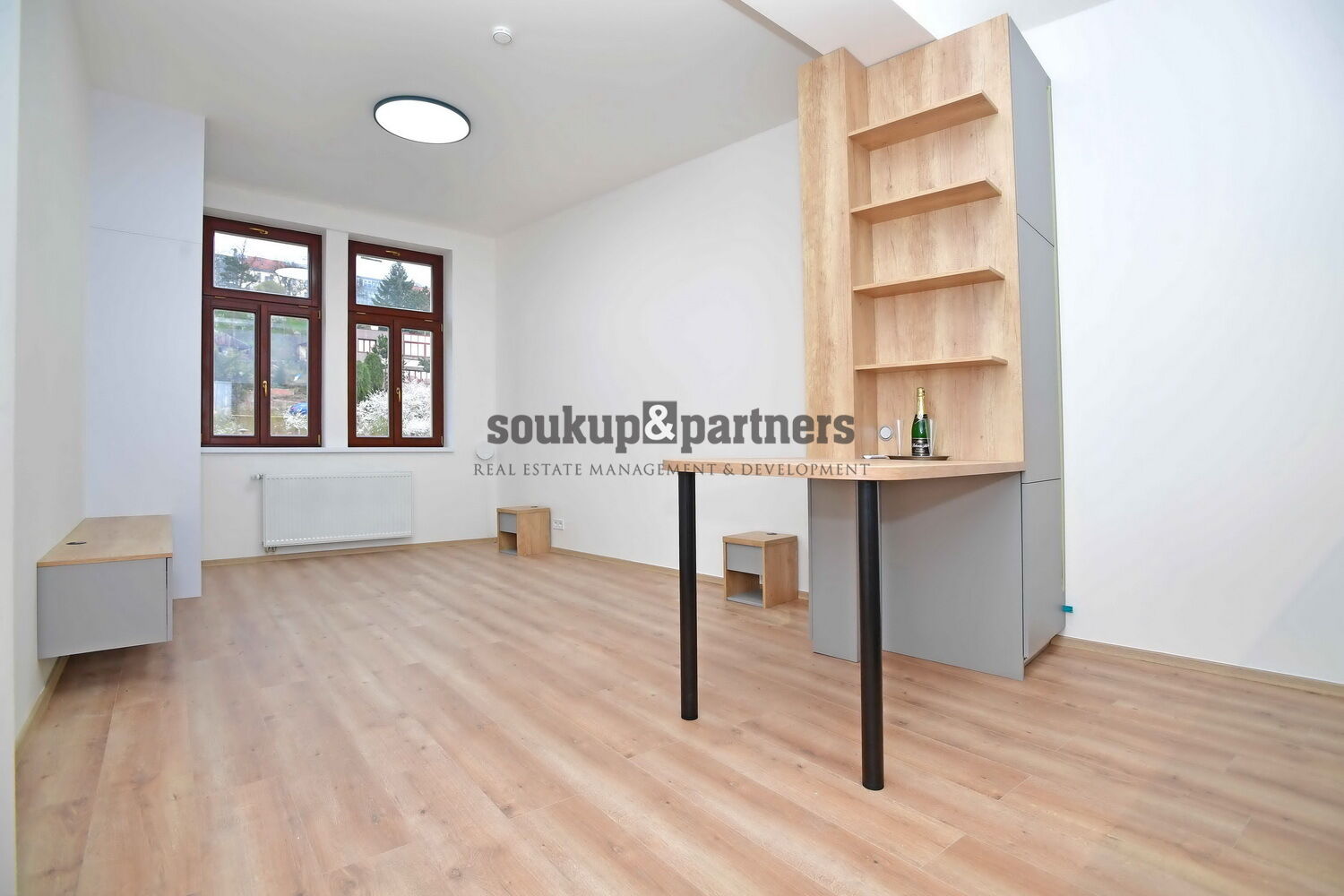 Pronájem 1+kk, 39 m², Praha 4 - Podolí, po rekonstrukci