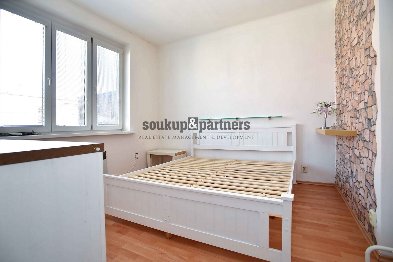 Byt 2+kk - 55 m2 + 15 m2 Terasa s výhledem na Vyšehrad, Praha 5 - Smíchov.