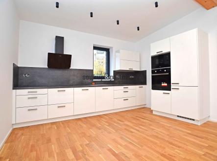 Pronájem - dům/vila, 190 m²