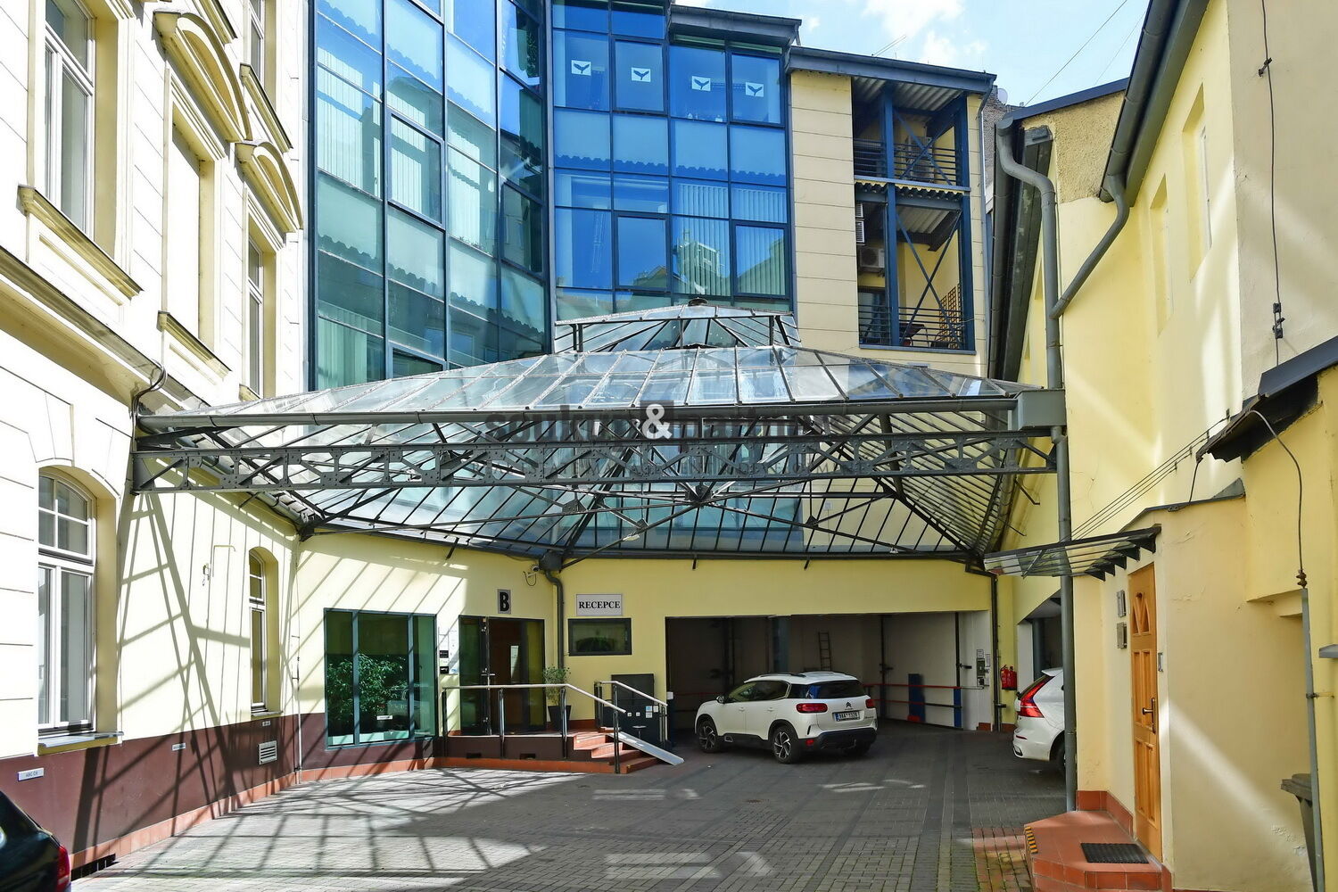 Kancelář 125 m2/ Lodžie, Praha 8 - Karlín.