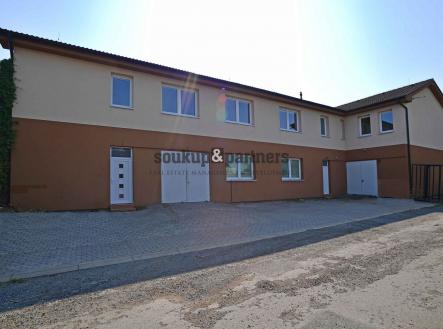 Prodej - nájemní dům, 428 m²