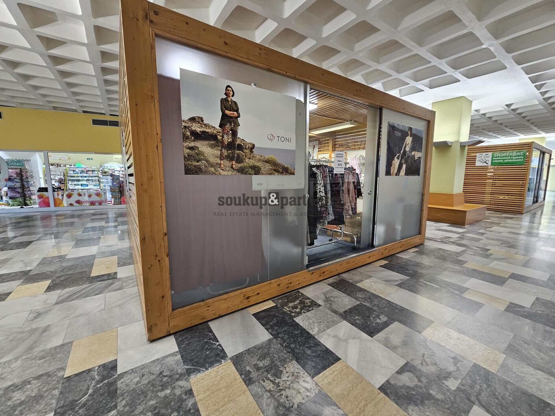 Obchodní jednotka - 25 m2, OD Centrum, Praha 4 - Spořilov.