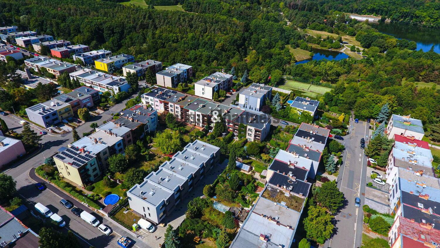 Novostavba ŘRD 7+kk + terasa + balkon + garáž, 220 m2, Praha 4 - Háje, přímo u Hostivařské přehrady.