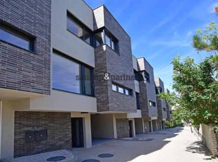 Pronájem - dům/vila, 220 m²