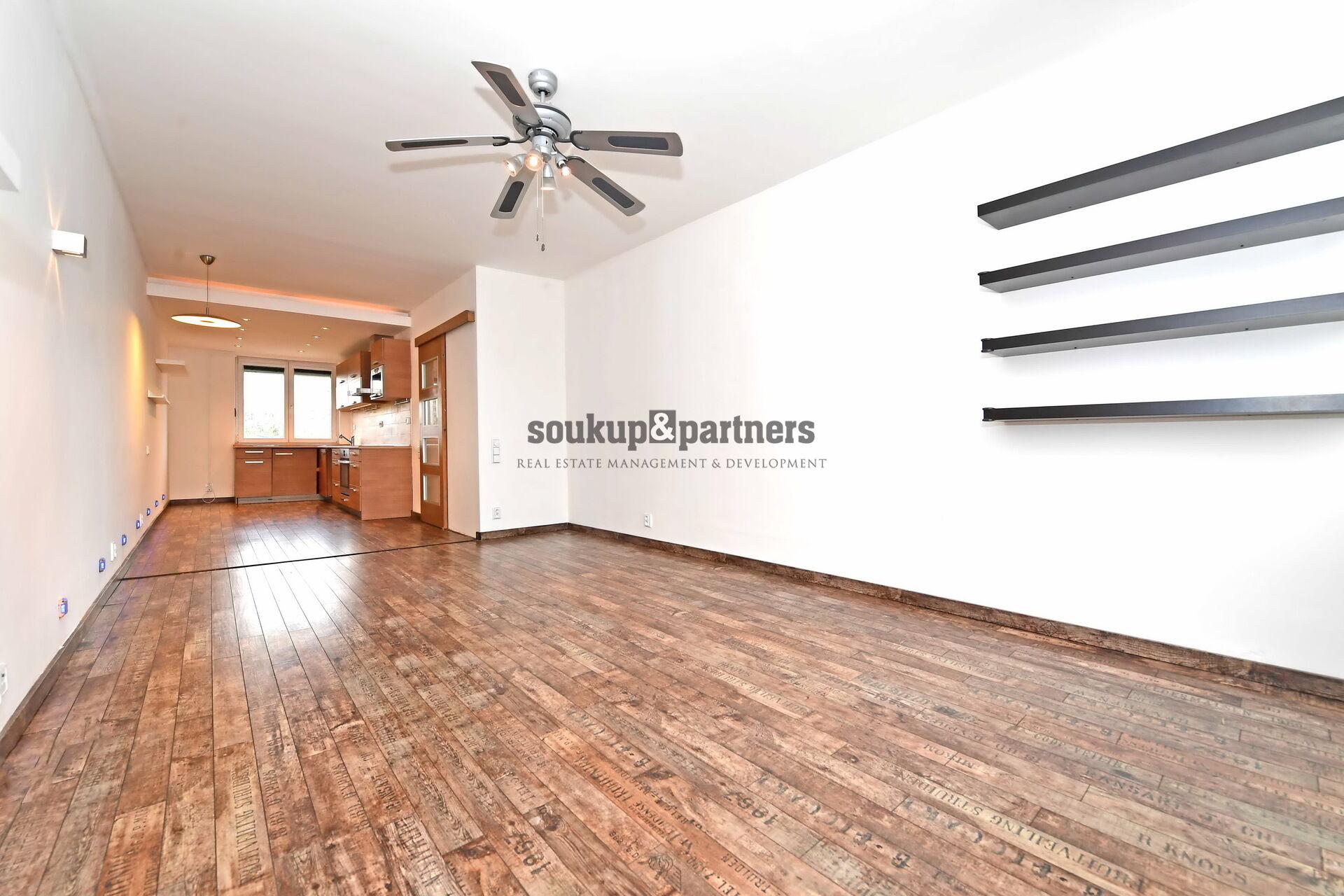 Byt 3+1/ Lodžie - 76 m2, 2 x sklep, předokenní rolety - Praha 4 - Záběhlice.