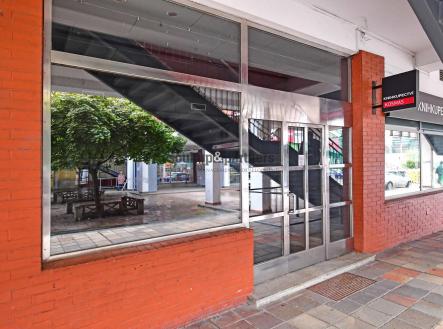 Pronájem - obchodní prostor