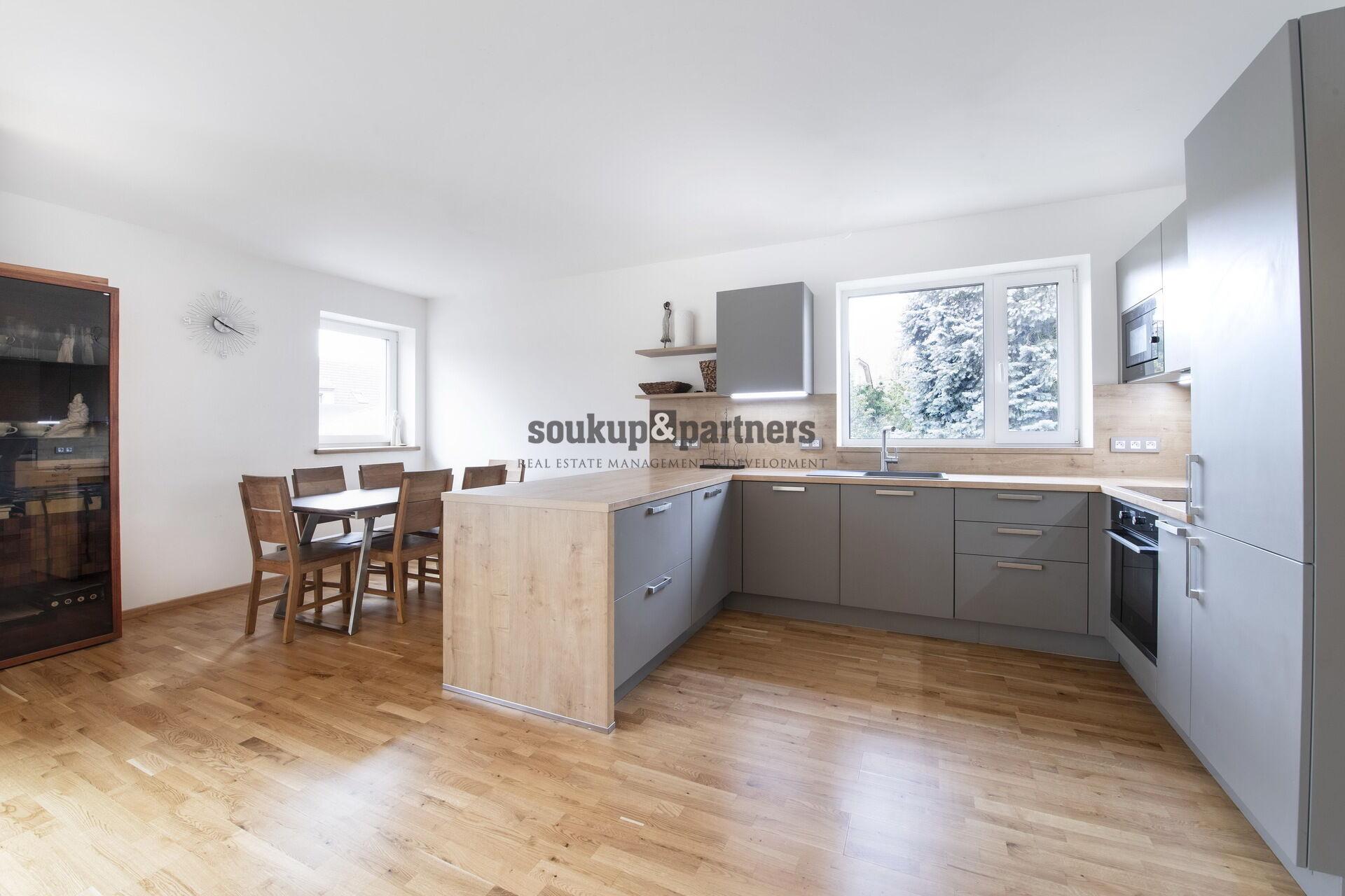 Novostavba RD 5+kk/ Garáž - 165 m2, Tepelné čerpadlo Daikin, pozemek 482 m2, Kladno - Dubí.