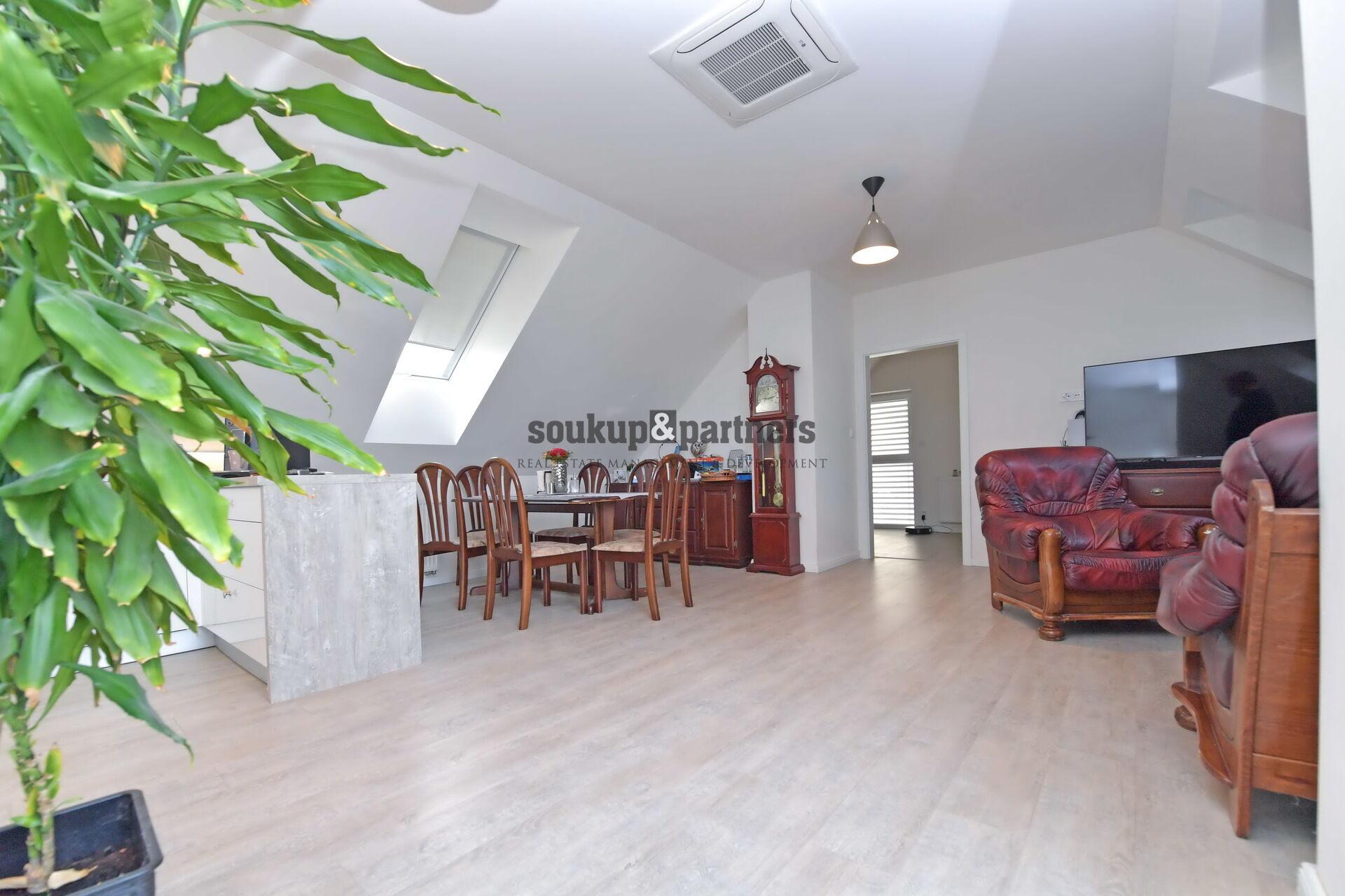 Byt 3+kk, 101 m², terasa, balkon, 2x parkování – Říčany