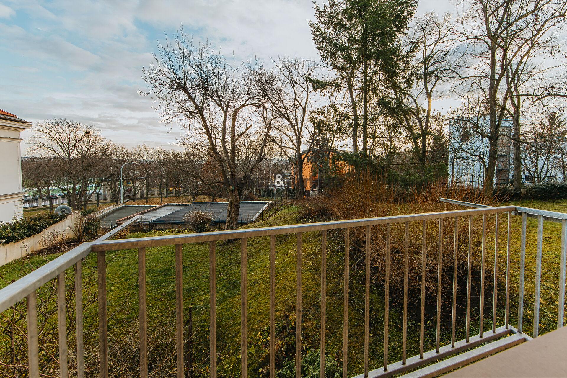 Prodej bytu 2+1 + balkon 52 m2 + sklep - Praha 5, U Mrázovky