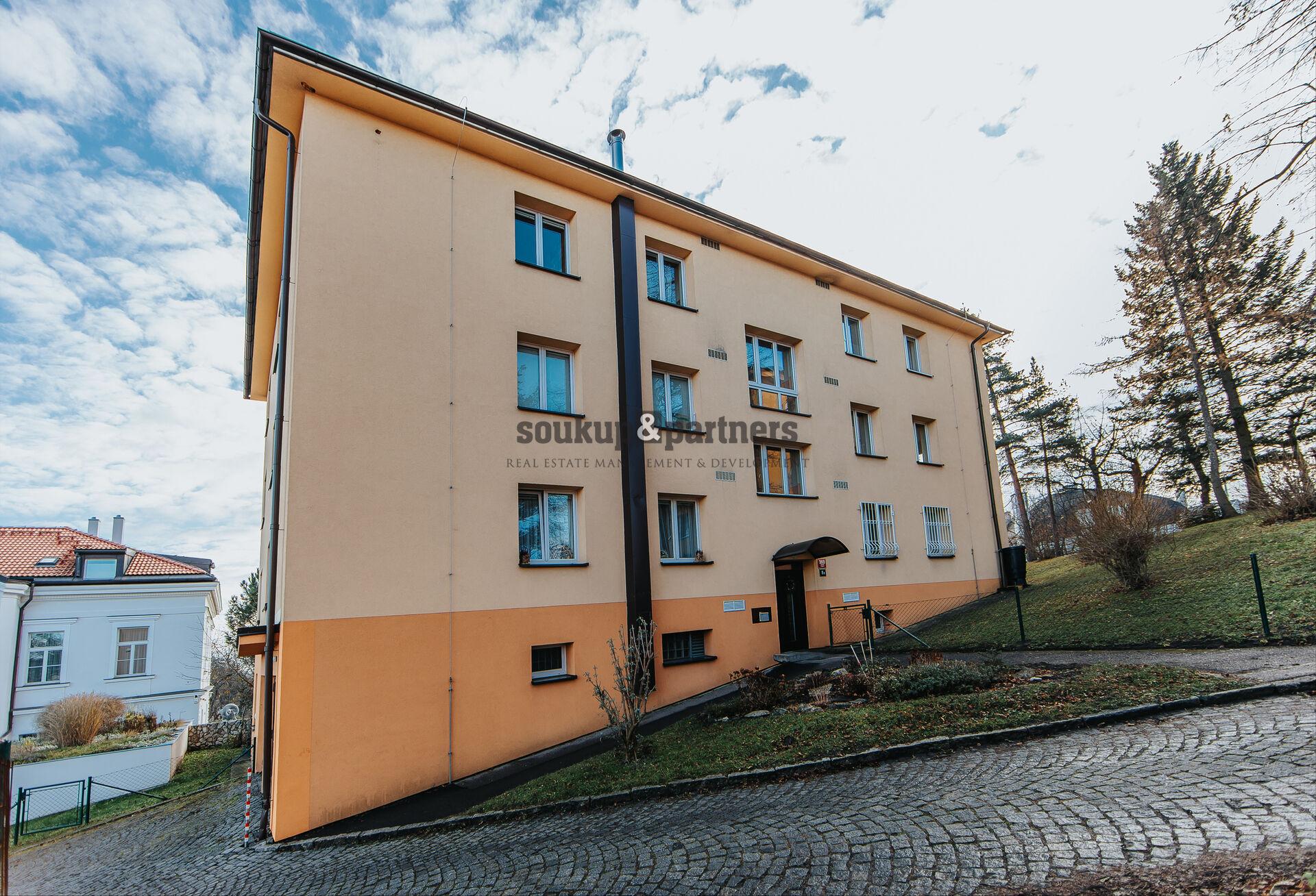 Klidný byt 2+1 s balkonem, 52 m²  - Praha 5, U Mrázovky