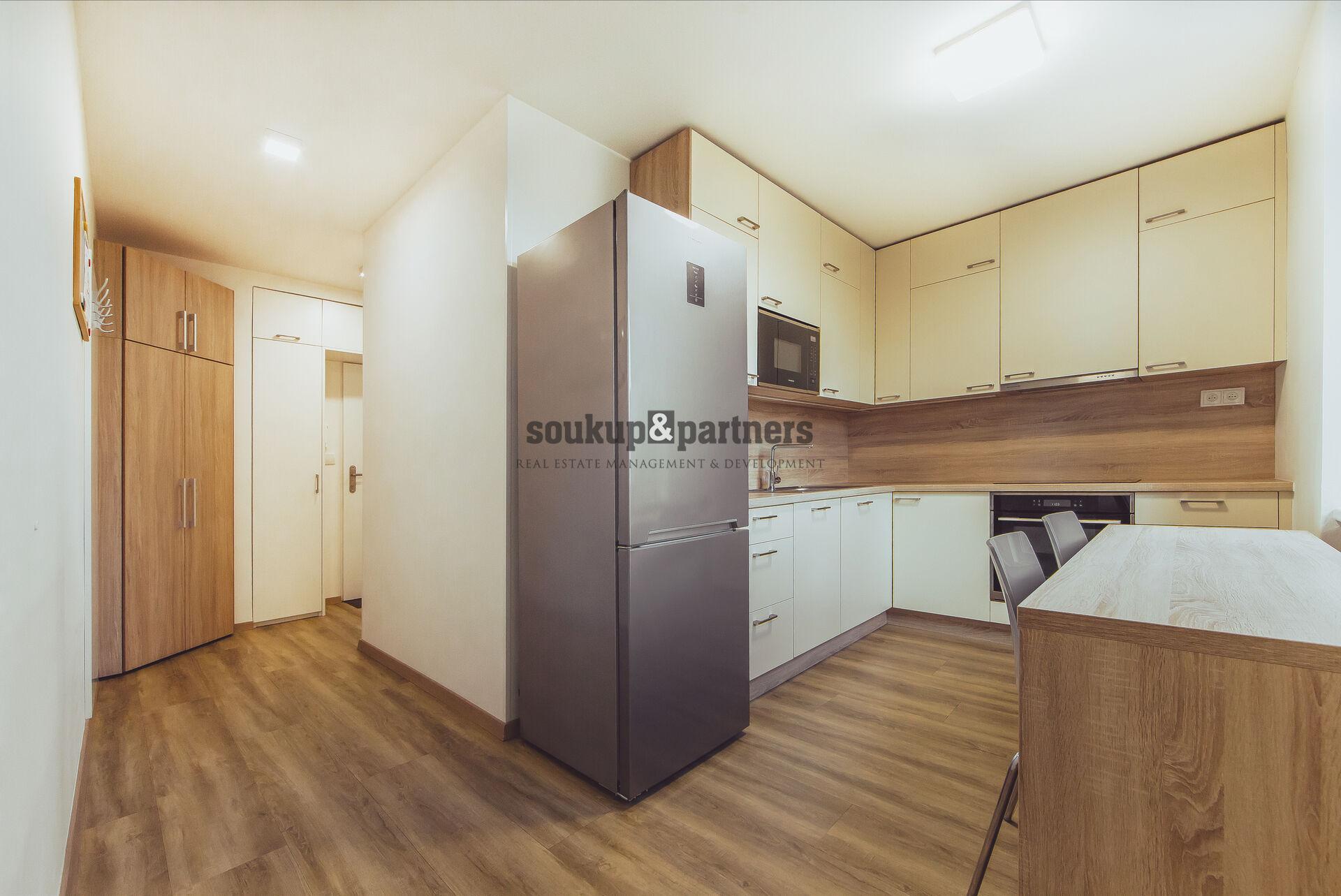Klidný byt 2+1 s balkonem, 52 m²  - Praha 5, U Mrázovky