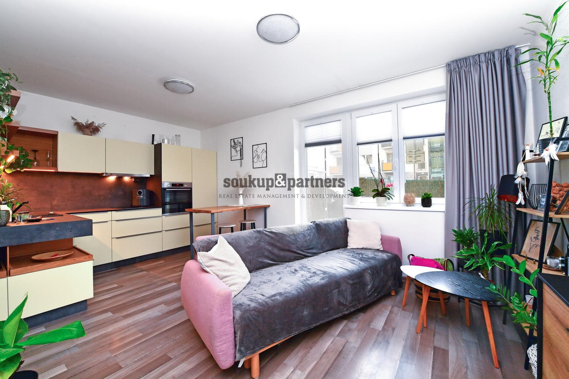 Byt 1+kk - 33 m2 + předzahrádka 16 m2, venkovní parkovací stání - Chýně, Praha - západ.