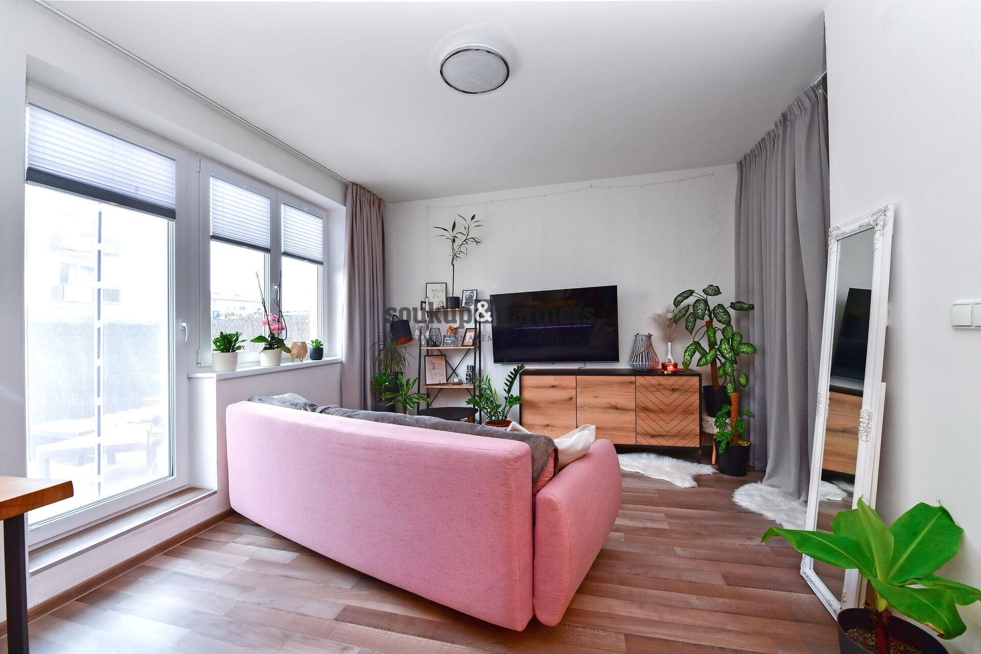 Byt 1+kk - 33 m2 + předzahrádka 16 m2, venkovní parkovací stání - Chýně, Praha - západ.