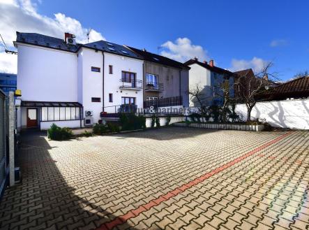 Prodej - dům/vila, 384 m²