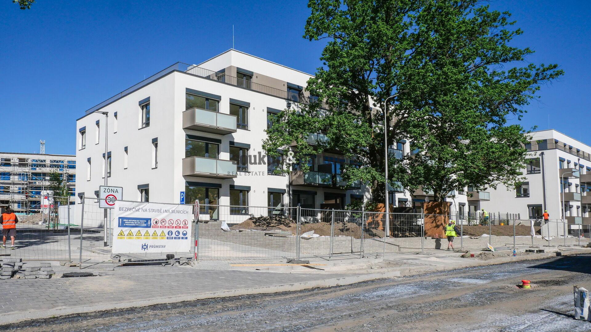 Nový družstevní byt 2+kk/ Balkon - 53 m2, Garážové stání, Sklep - projekt PORTTI Kladno.