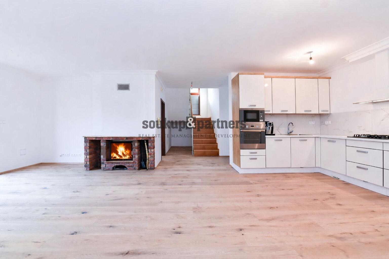 RD 6+kk/ Zimní zahrada/ 3 x koupelna/ Sauna - 223 m2 + Garáž, Zahradní dům - Bašť, Praha - východ.