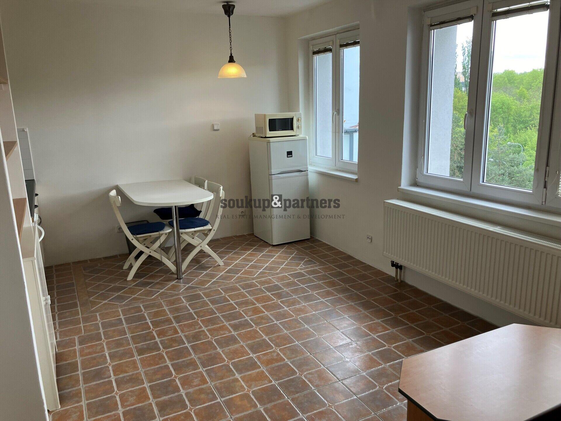 Pronájem 1+kk, 27 m2, plně vybavený, výtah, klidná lokalita - Praha 4 Braník