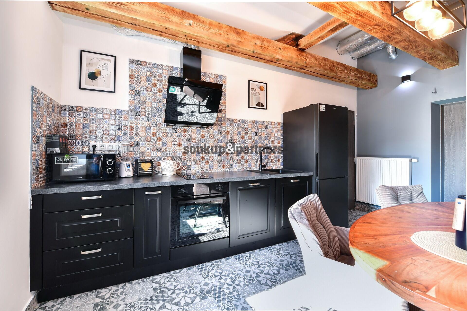 Designový byt 3+1, 100 m2, po rekonstrukci - výhled na řeku, Karlovy Vary