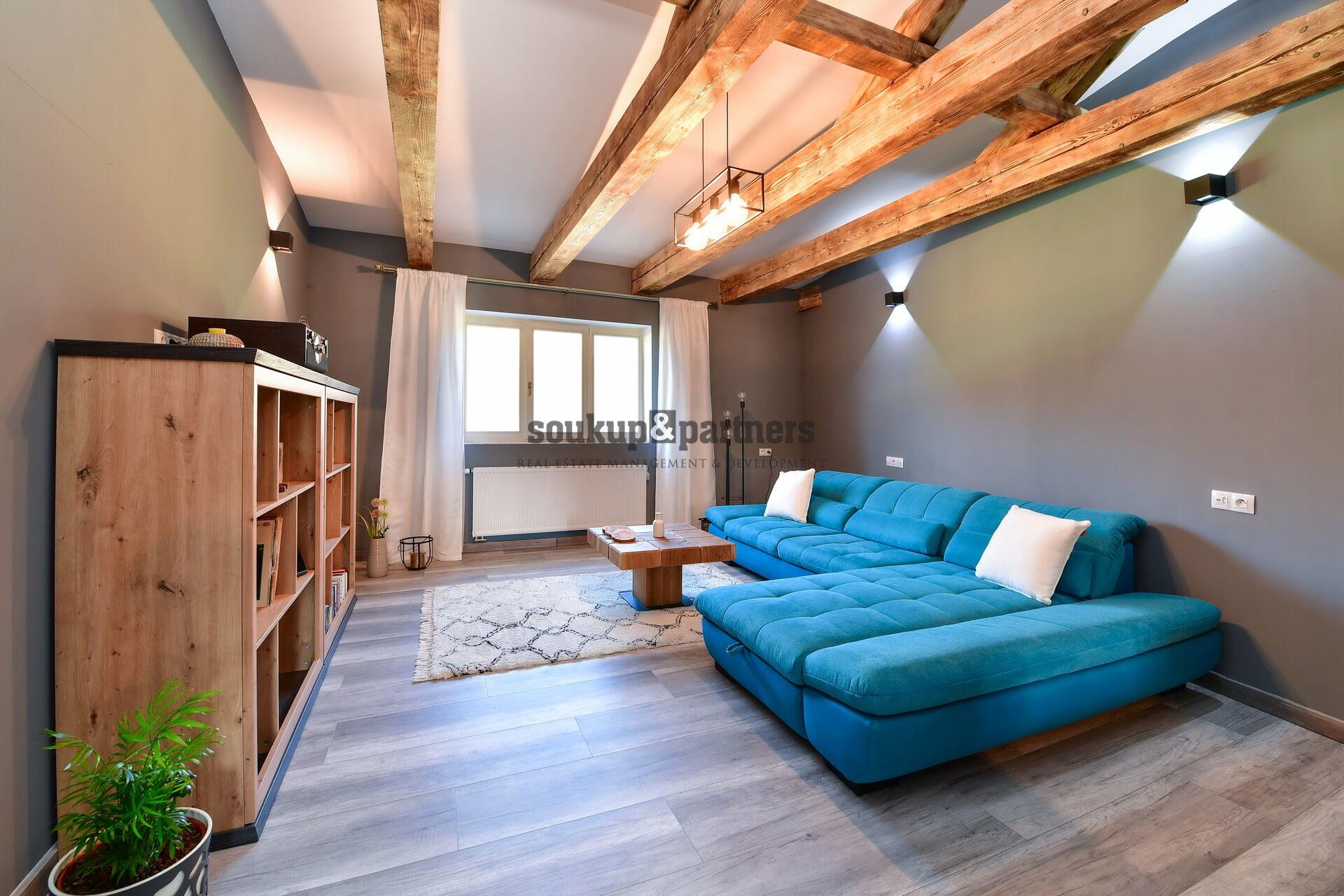 Designový byt 3+1, 100 m2, po rekonstrukci - výhled na řeku, Karlovy Vary