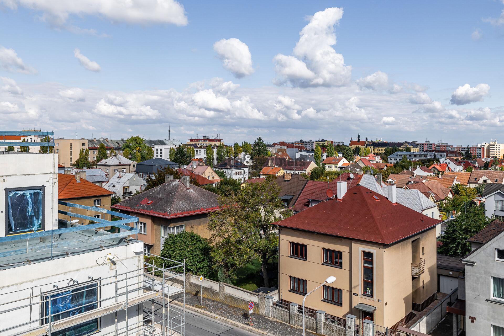 Nadstandardní družstevní byt 3+kk/Komora - 79 m2 + 28 m2 ROHOVÁ TERASA S VÝHLEDEM NA CENTRUM MĚSTA.
