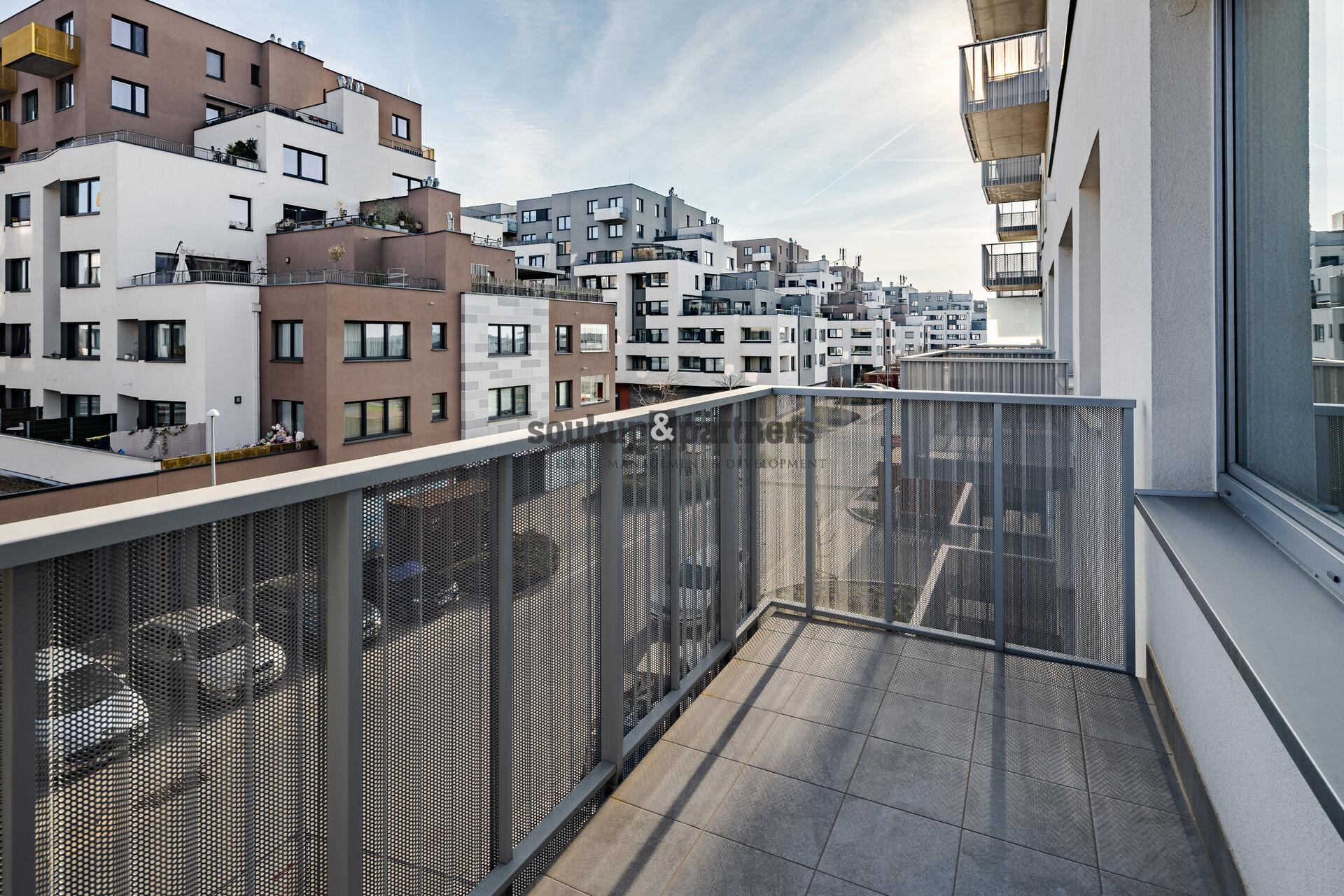 Prodej družstevního bytu 1+kk s balkonem, Praha 10 – Štěrboholy, projekt Malý Háj