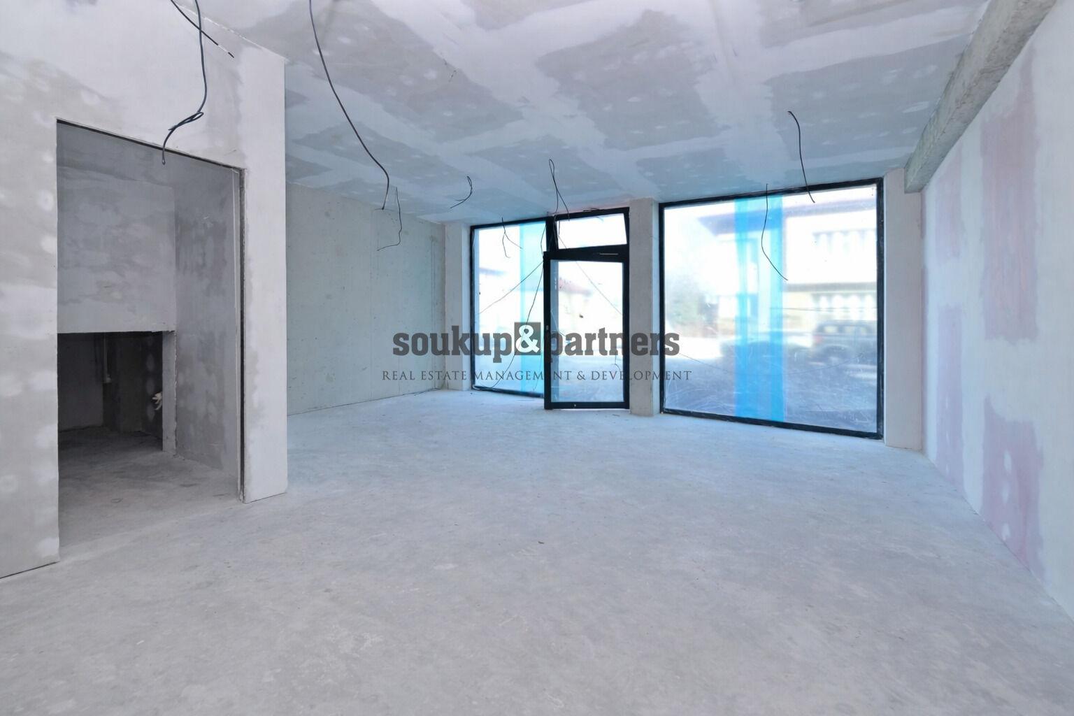 Obchodní prostor s výlohami - 41 m2, přízemí do ulice v novém rezidenčním projektu PORTTI Kladno.