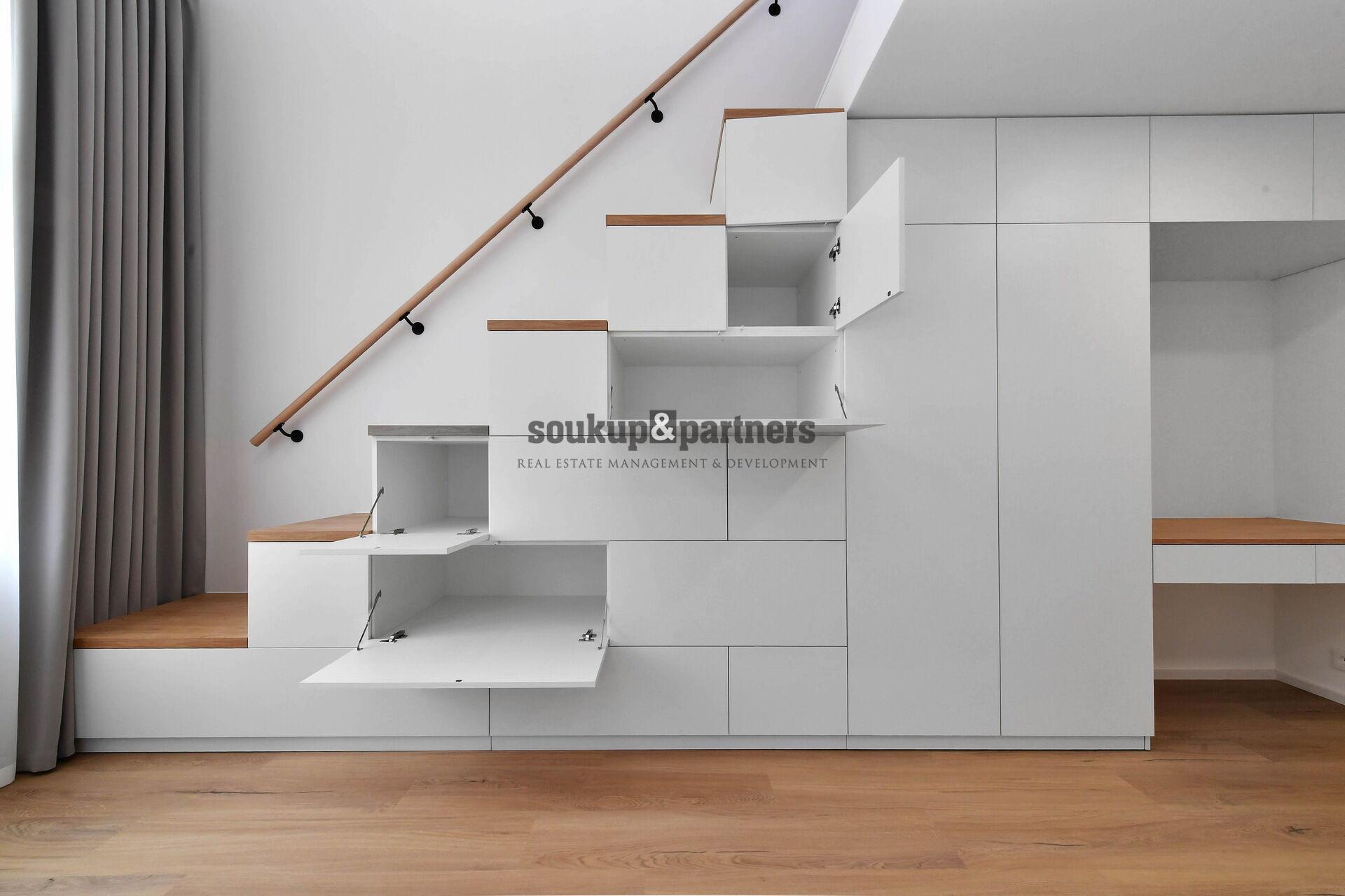 Byt 2+kk - 43m2, po kompletní rekonstrukci,  Praha 5 - Smíchov.