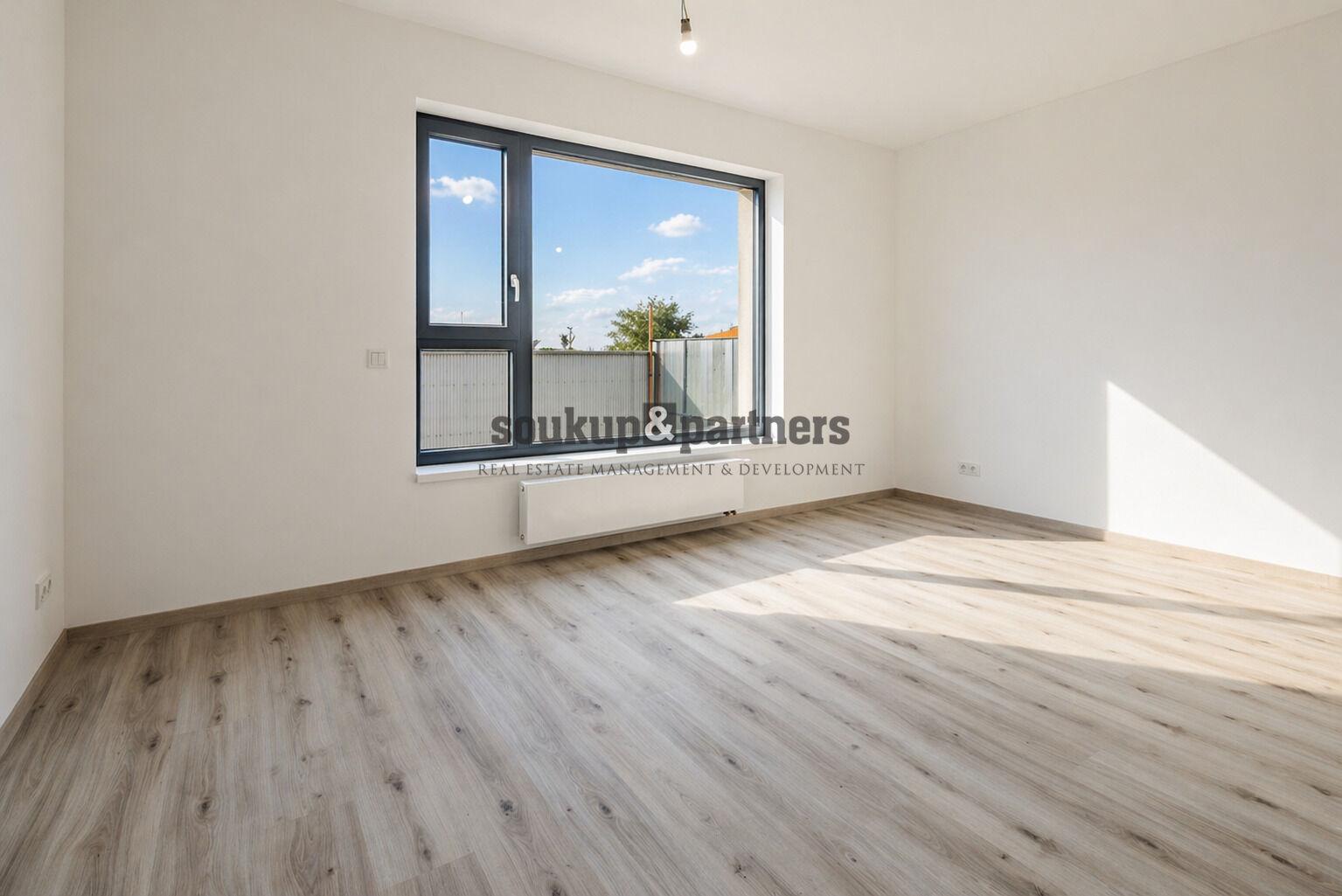 Prodej bytu 1+kk 30 m² s garážovým stáním a sklepem – novostavba, Praha 9 – Letňany.