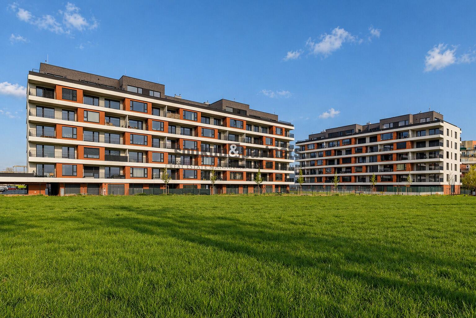 Prodej bytu 1+kk 30 m² s garážovým stáním a sklepem – novostavba, Praha 9 – Letňany.