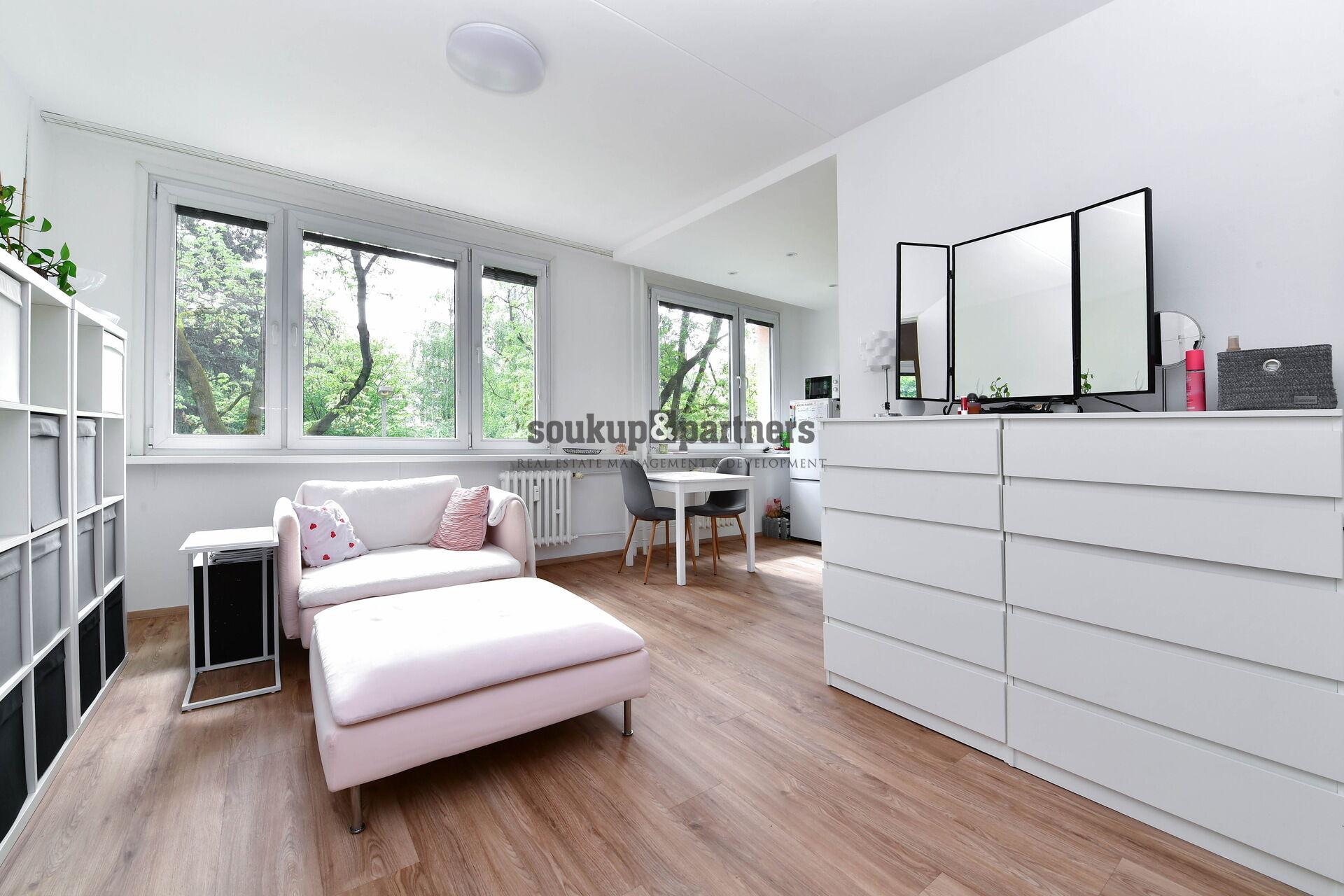 Pronájem světlého bytu 3+1 s lodžií 66m² po rekonstrukci, Praha 9 – Střížkov