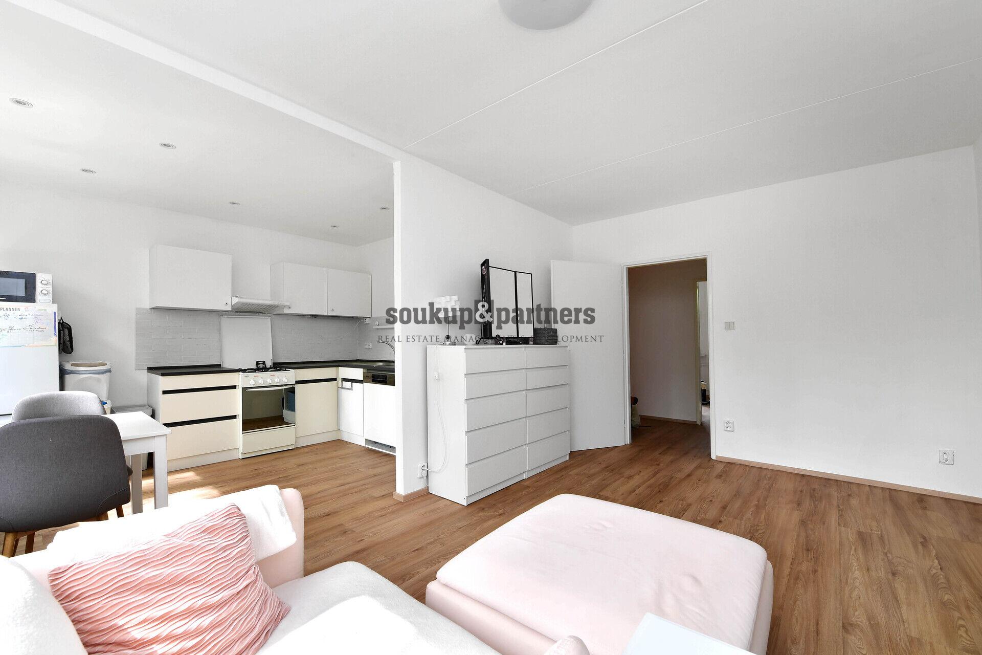 Pronájem světlého bytu 3+1 s lodžií 66m² po rekonstrukci, Praha 9 – Střížkov