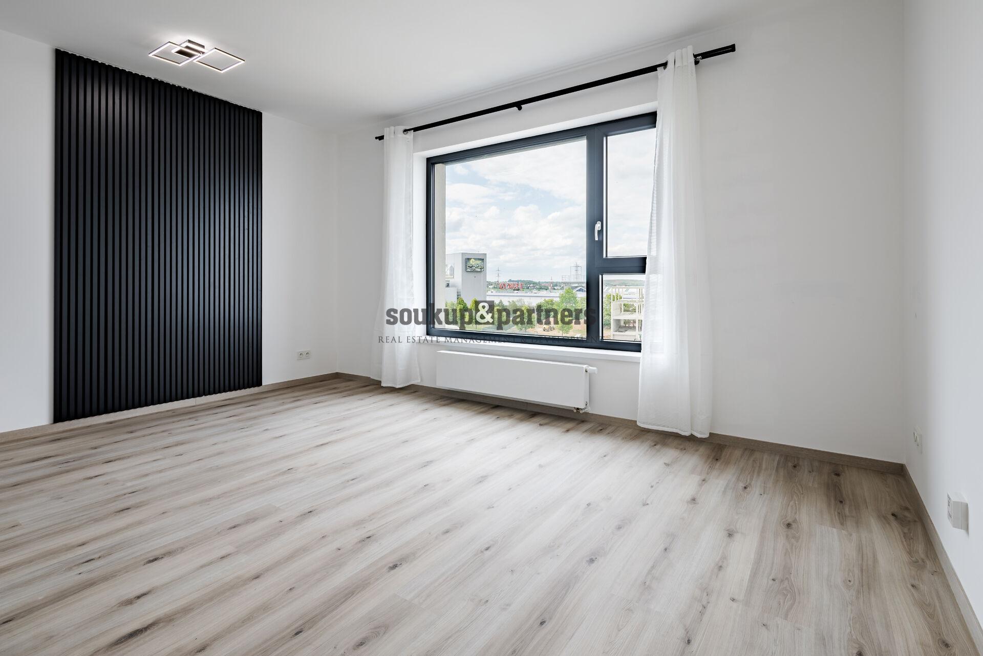 Pronájem nového bytu 1+kk, 28 m², garážové stání a sklep v ceně – Praha 9, Letňany