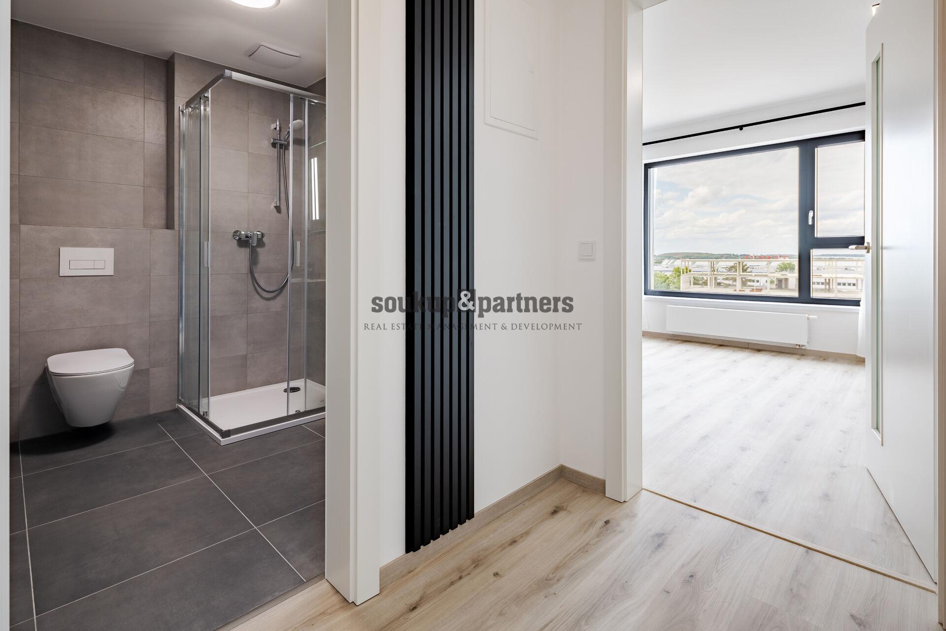 Pronájem nového bytu 1+kk, 28 m², garážové stání a sklep v ceně – Praha 9, Letňany