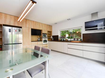 Prodej - dům/vila, 352 m²