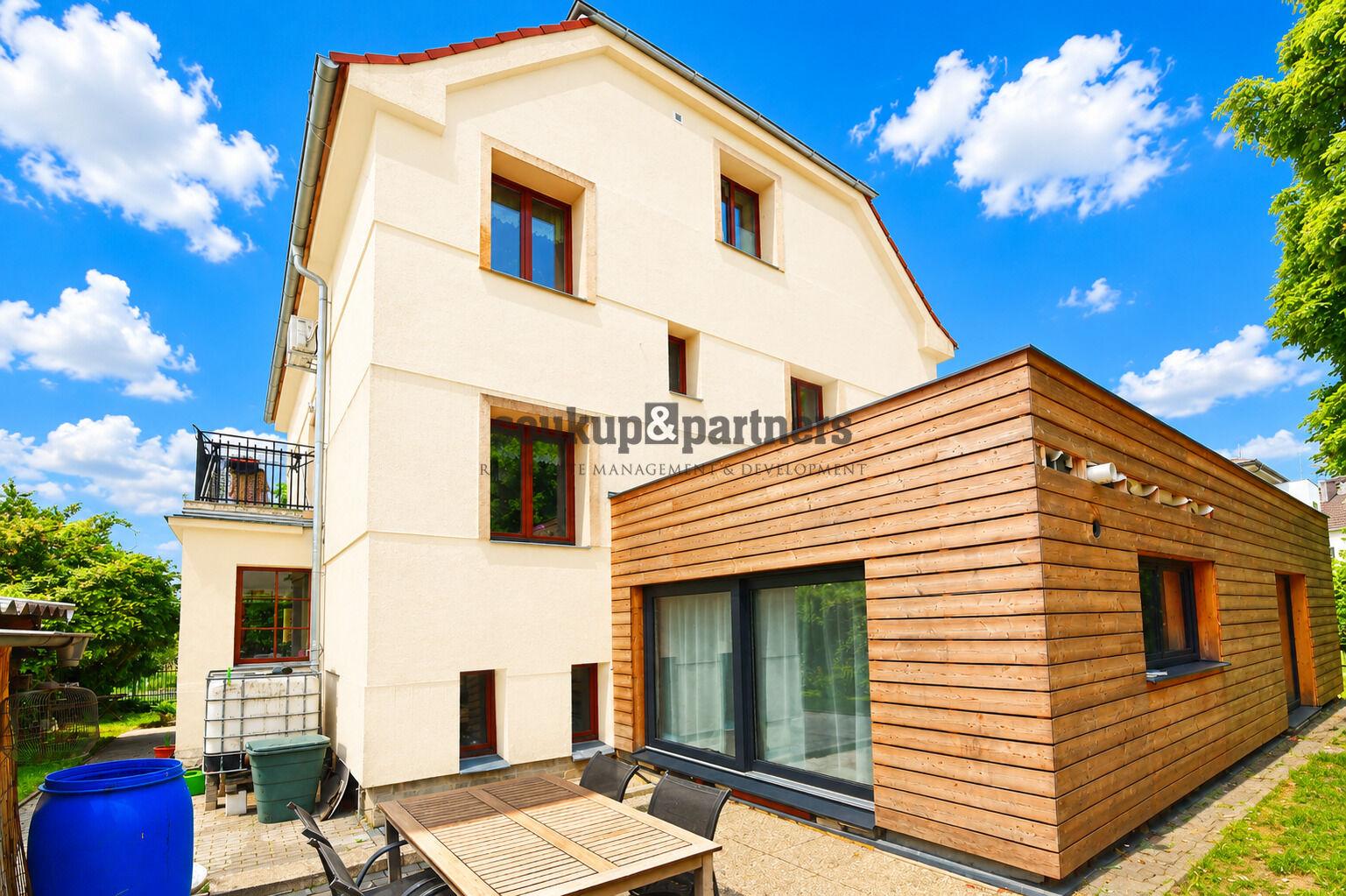RD se 3 byty a výnosem - 352 m2, pozemek 421 m2, Praha 6 - Řepy, Bílá Hora.