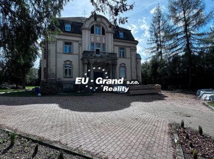 1f274de3-c116-4a52-b998-38df8ac0deb1 | Prodej - dům/vila, 950 m²